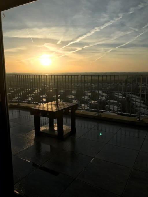 Penthouse Met Zeezicht En 2 Terrassen Apartment Middelkerke Luaran gambar